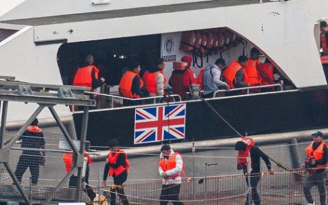清理积压案件或将使6.2万名移民在英国获得庇护机会